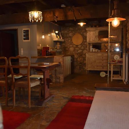Μικρή Πέτρινη Μεζονέτα 2 Villa Lílaia Dış mekan fotoğraf