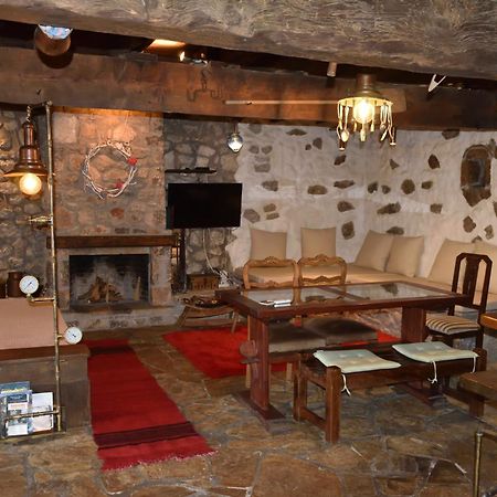 Μικρή Πέτρινη Μεζονέτα 2 Villa Lílaia Dış mekan fotoğraf