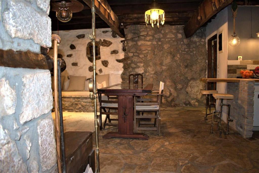 Μικρή Πέτρινη Μεζονέτα 2 Villa Lílaia Dış mekan fotoğraf