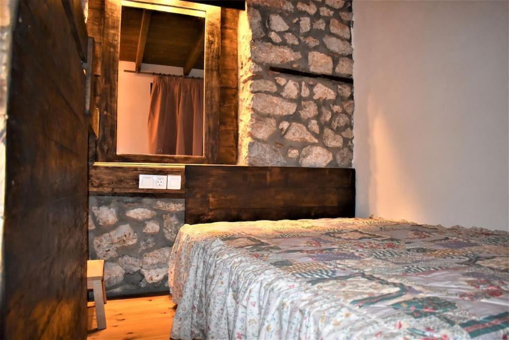 Μικρή Πέτρινη Μεζονέτα 2 Villa Lílaia Dış mekan fotoğraf