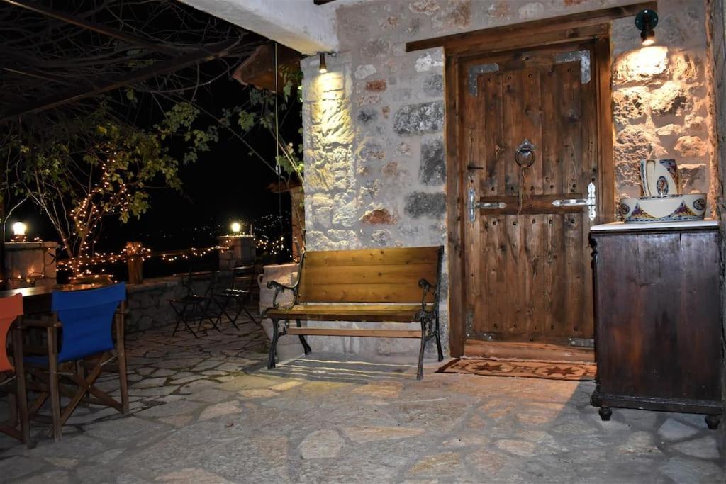Μικρή Πέτρινη Μεζονέτα 2 Villa Lílaia Dış mekan fotoğraf