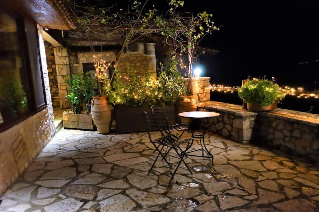 Μικρή Πέτρινη Μεζονέτα 2 Villa Lílaia Dış mekan fotoğraf