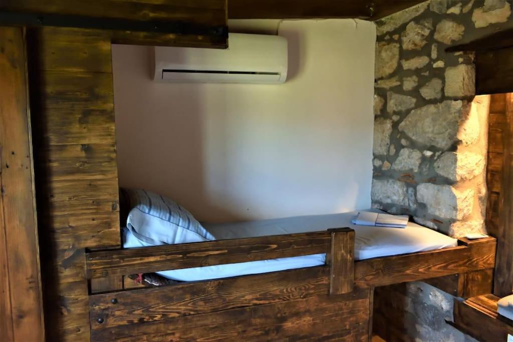Μικρή Πέτρινη Μεζονέτα 2 Villa Lílaia Dış mekan fotoğraf