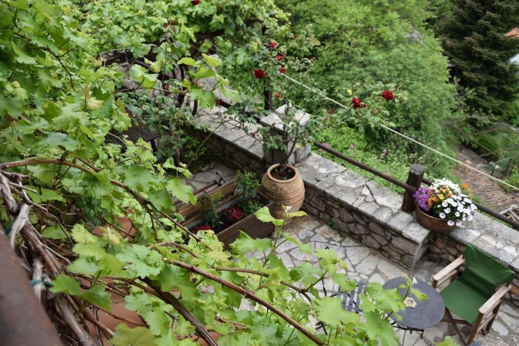 Μικρή Πέτρινη Μεζονέτα 2 Villa Lílaia Dış mekan fotoğraf