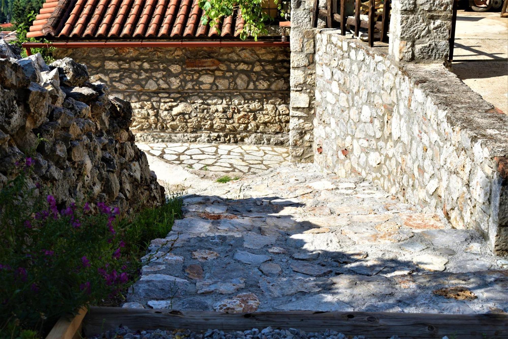 Μικρή Πέτρινη Μεζονέτα 2 Villa Lílaia Dış mekan fotoğraf