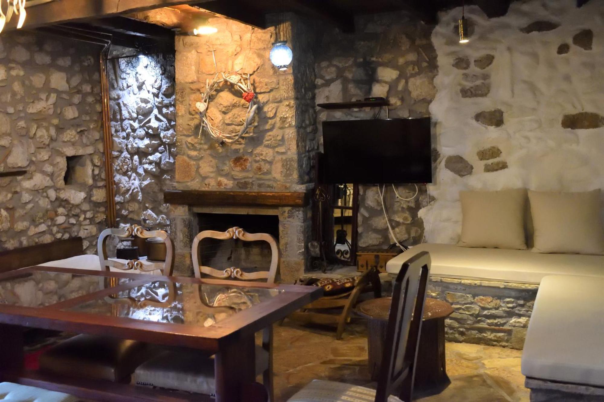 Μικρή Πέτρινη Μεζονέτα 2 Villa Lílaia Dış mekan fotoğraf